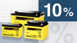 Batterien sowie 10 % vor blauem und weißem Hintergrund.