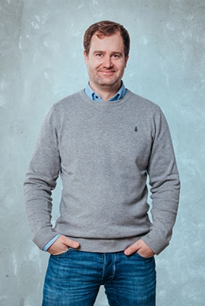 Man in grey pullover