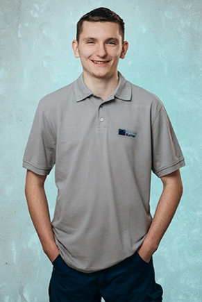 Man in grey poloshirt