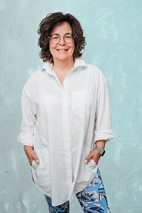 Woman wearing a white blouse