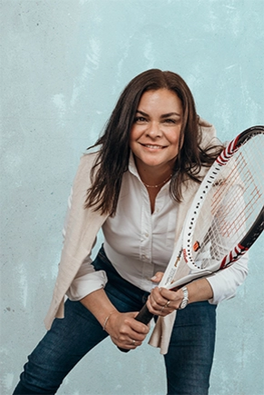 Frau mit Tennisschläger