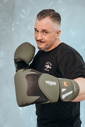 Mann in Boxhandschuhen
