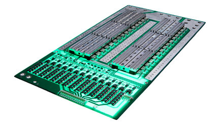 Batteriemanagementsystem auf weißem Grund